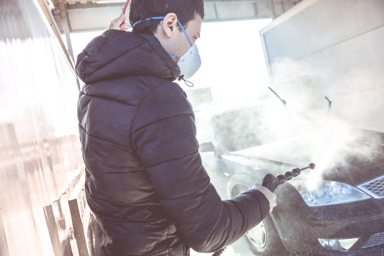 Acum poţi să îţi repari maşina stând acasă. Service-urile auto au pus la dispoziţie un nou serviciu: ”home delivery”