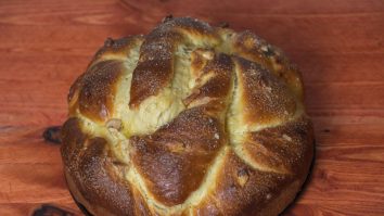 Cozonacii şi pasca, la un click distanţă. Desertul de Paşte, livrat din patiserii direct la tine acasă