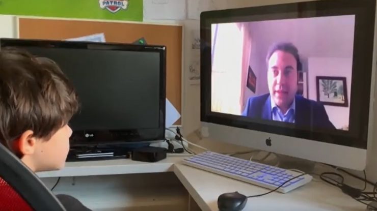 Iohannis a sesizat la CCR Legea care permite desfăşurarea învăţământului online