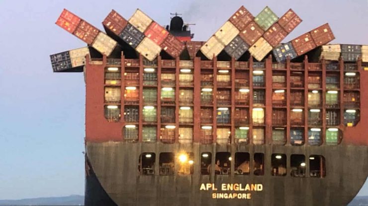 40 de containere au căzut în ocean