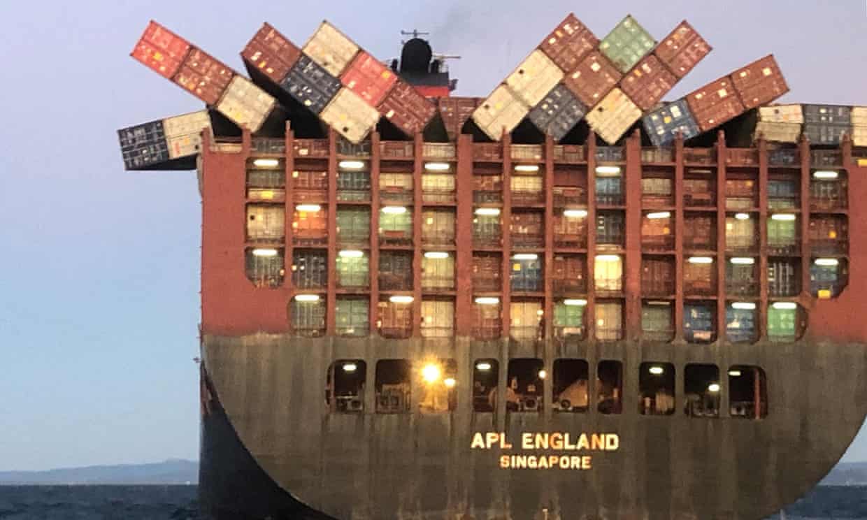 Mii de măști chirurgicale au acoperit plajele din Sydney, după ce 40 de containere au căzut în ocean