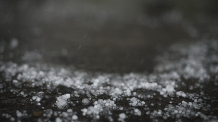 grindina cazuta pe pamant