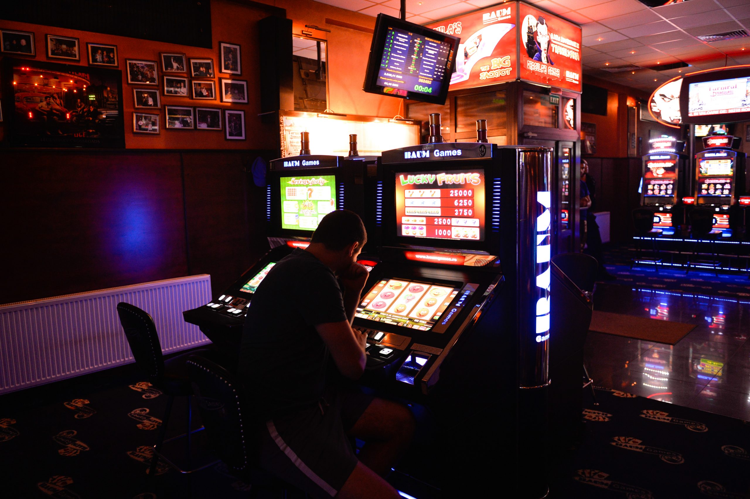 „Pasiunea“, la un alt nivel. Un bărbat, reținut după ce a falsificat euro pentru a juca la slot machines