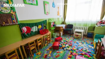 Creșele și grădinițele s-ar putea redeschide: „Sunt părinți care riscă să-și piardă locul de muncă”