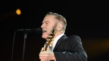 Bryan Adams, pus la zid de fani după un mesaj rasist: „Nenorociţii care mănâncă lilieci“
