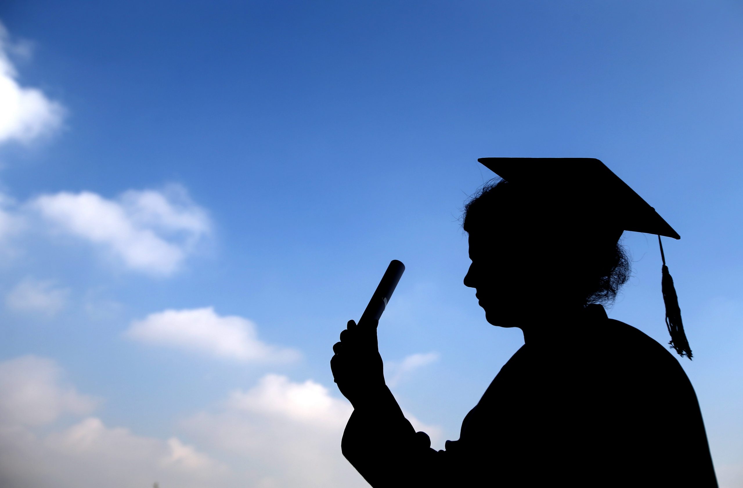 Epidemia elimină birocrația. Elevii se pot înscrie online la facultate