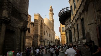 Încă un membru al unei organizații egiptene pentru drepturile omului a fost arestat. Ofițerii Securității spun că e suspect de terorism