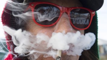 Fumăm peste 10 miliarde de ţigări pe zi. Pe câţi dintre noi îi stinge viciul?