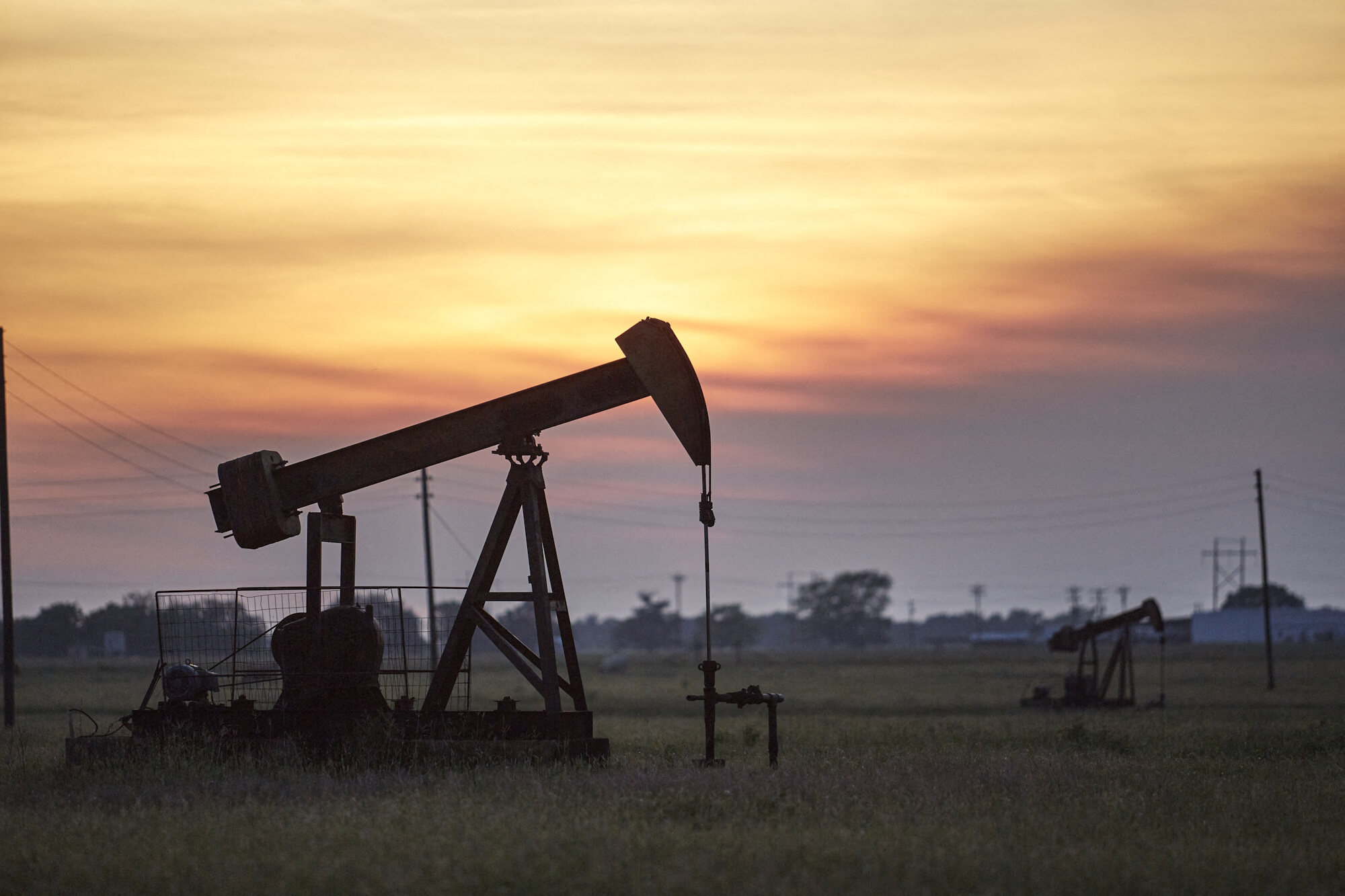 Petrolul a crescut cu 30 de dolari pe baril pentru prima dată în două luni