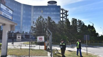 O angajată Ford Craiova a fost depistată cu Covid-19. 6 colegi au intrat în contact direct cu femeia