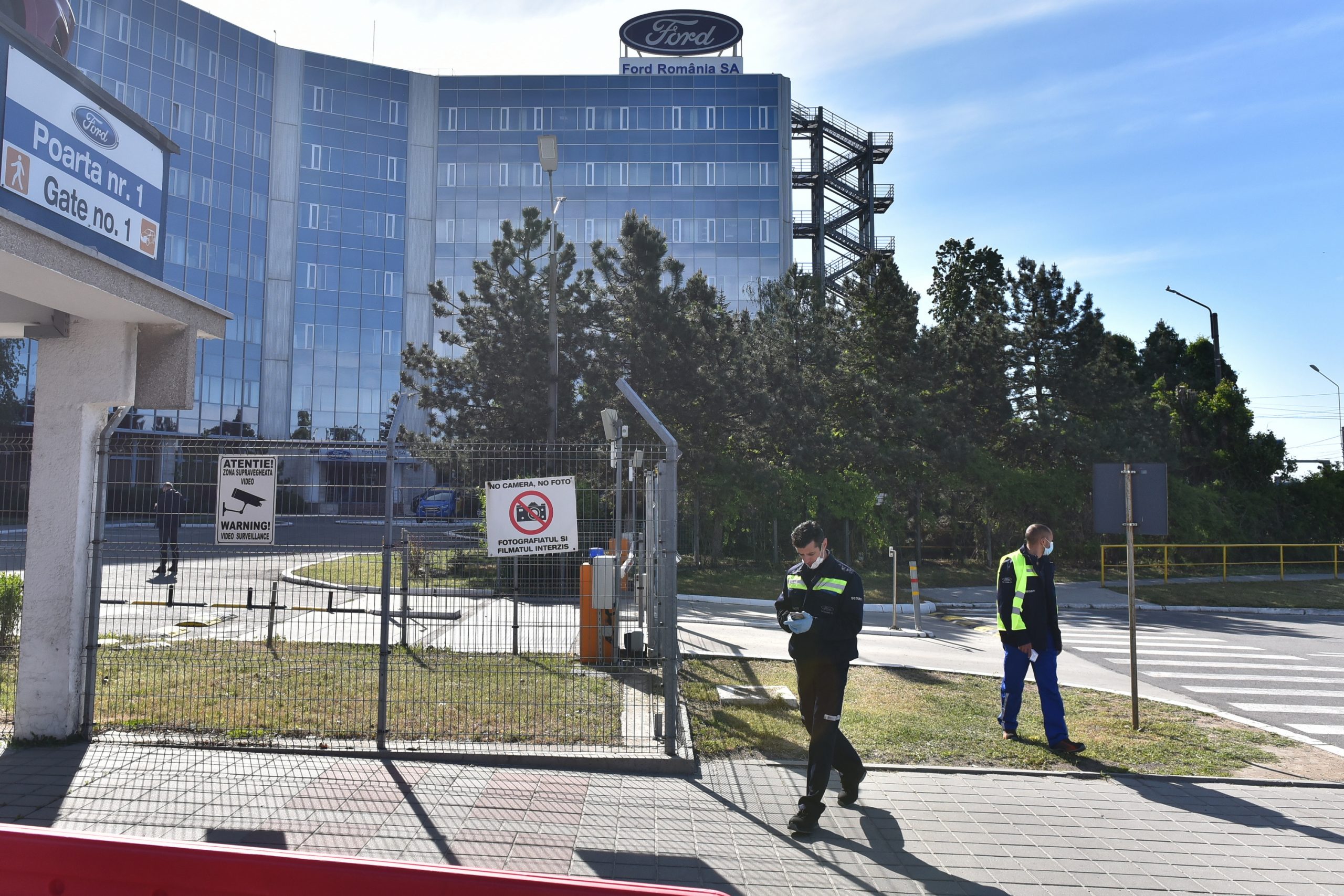 O angajată Ford Craiova a fost depistată cu Covid-19. 6 colegi au intrat în contact direct cu femeia