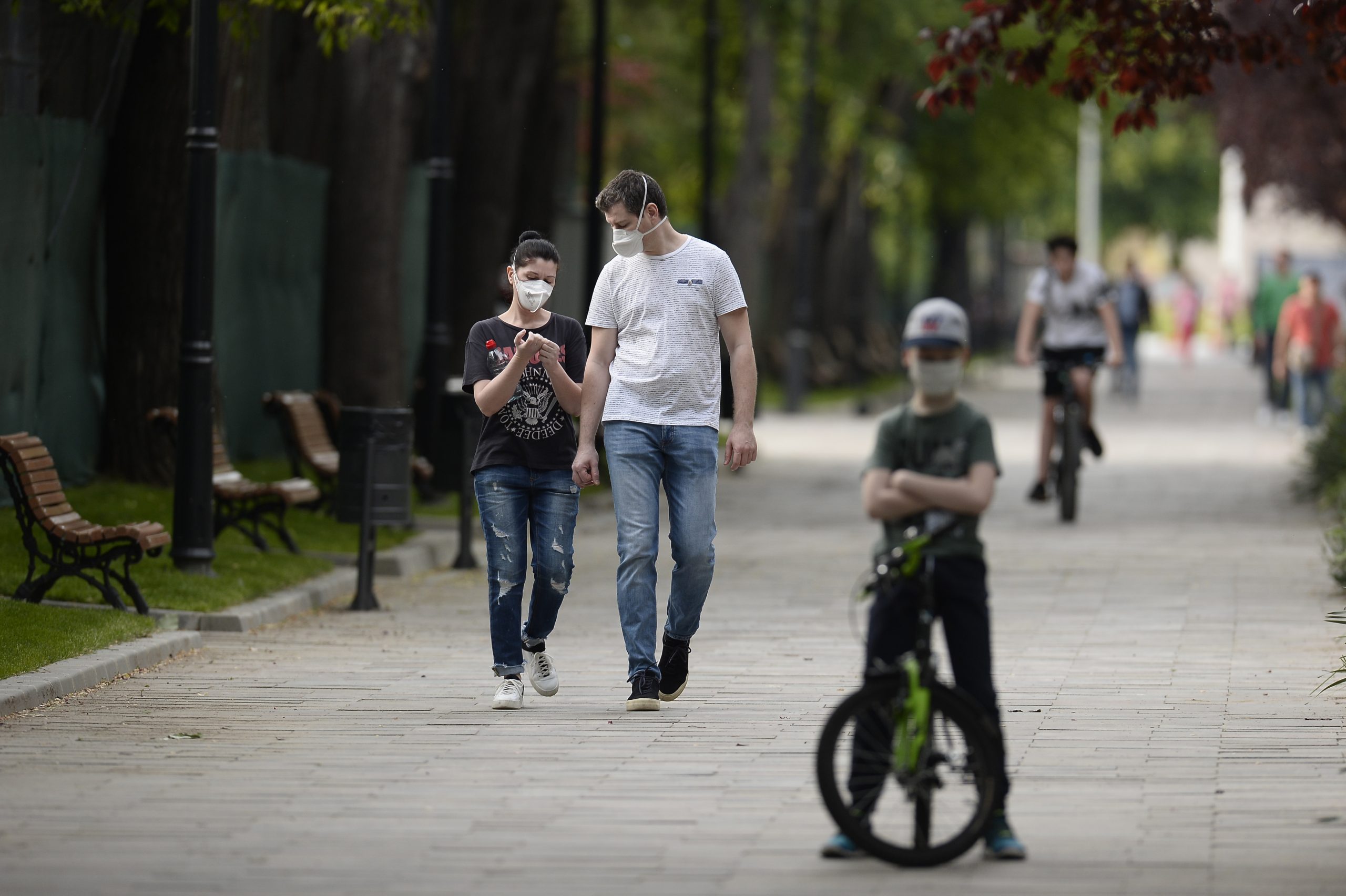 Paradox: România are mai mulţi tineri decât vârstnici, dar pensionarii îi depăşesc pe salariaţi