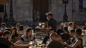 Ministrul Economiei: Deschidem terasele pe 1 iunie, iar sezonul turistic pe 15 iunie