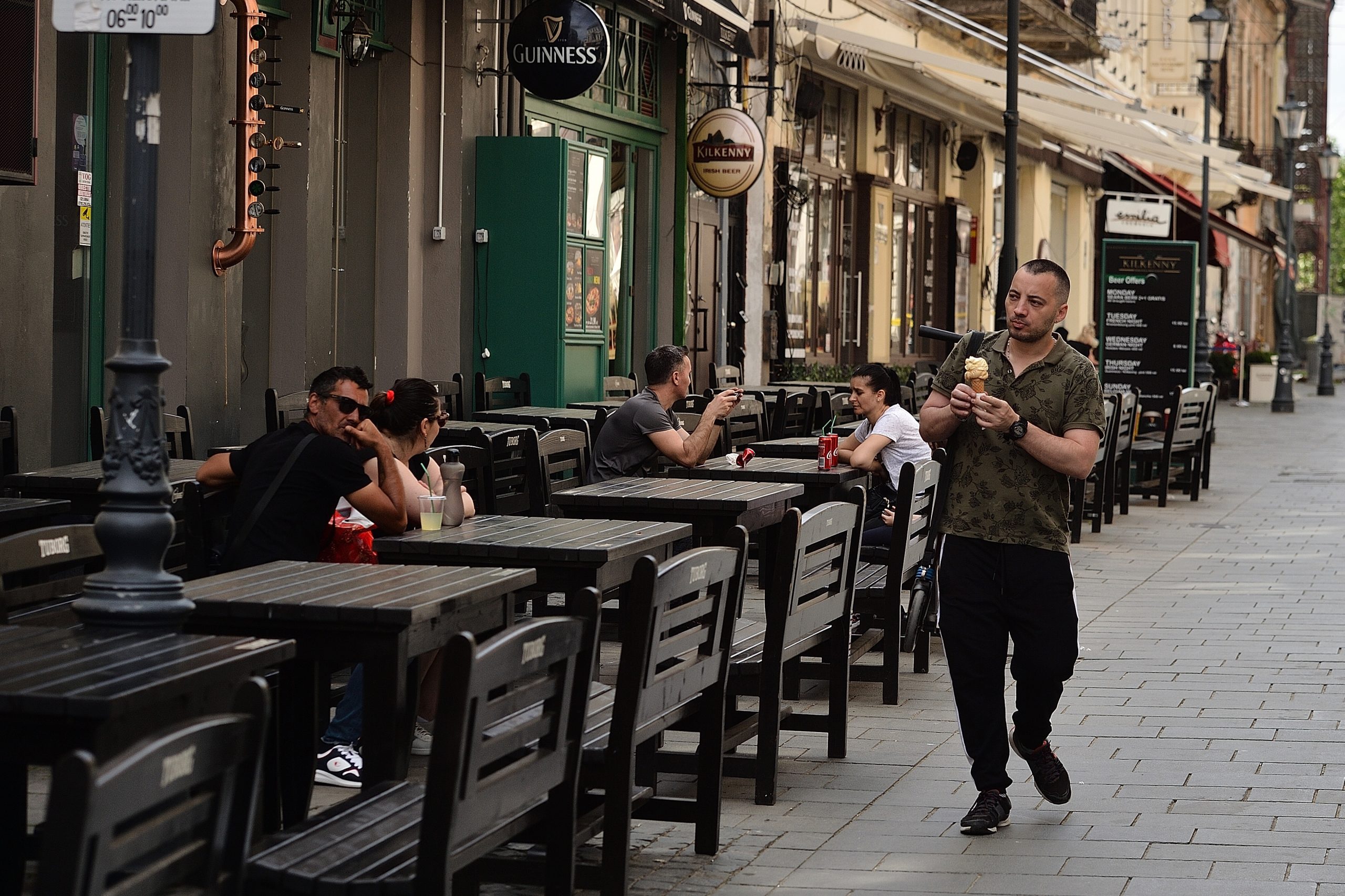 Încă puțin până la redeschiderea teraselor. Unele cafenele te vor servi în regim „to go“