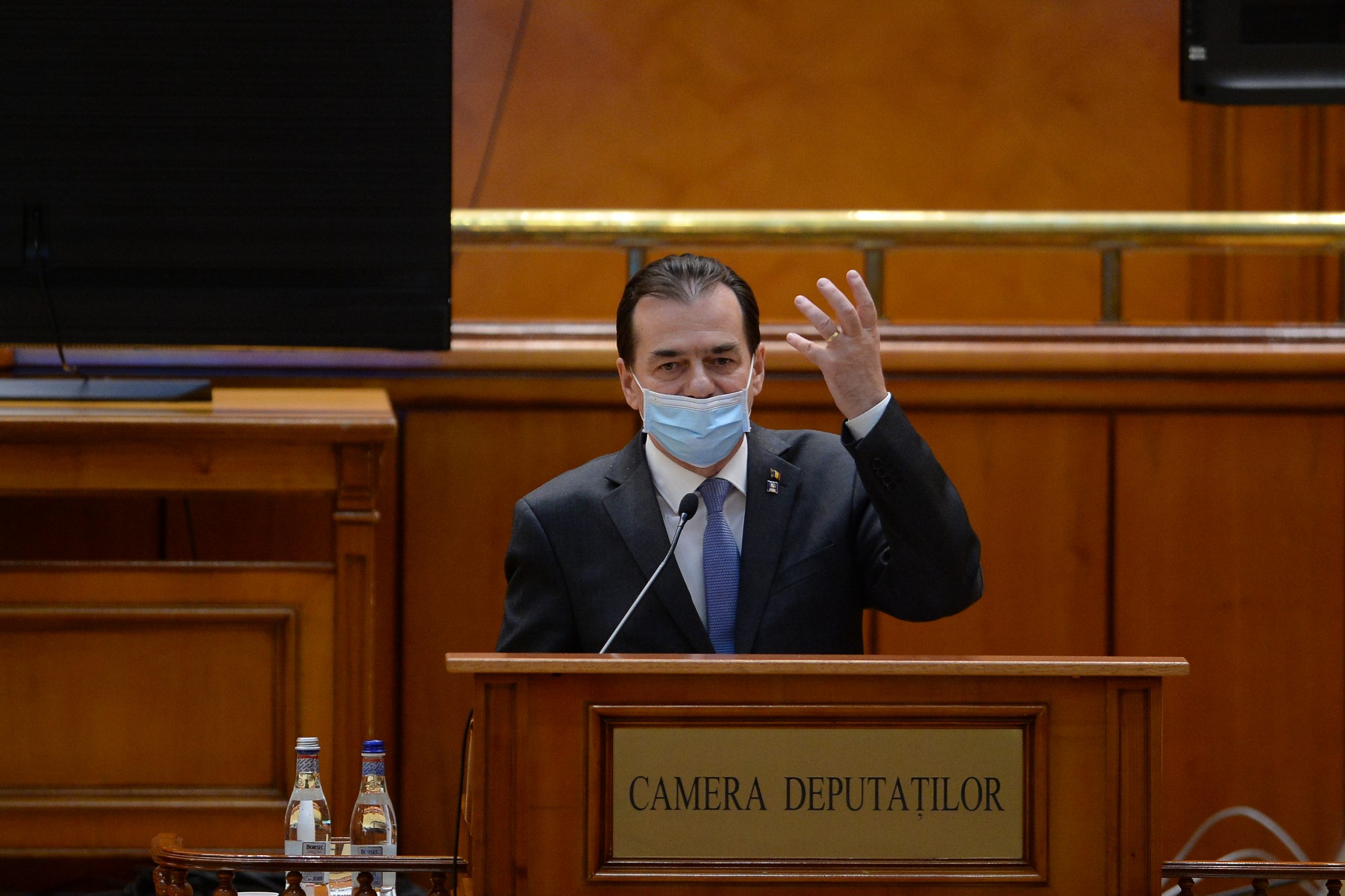 Starea de alertă va fi votată miercuri de Parlament. PSD vrea să limiteze obligaţia de a purta masca pentru anumite categorii