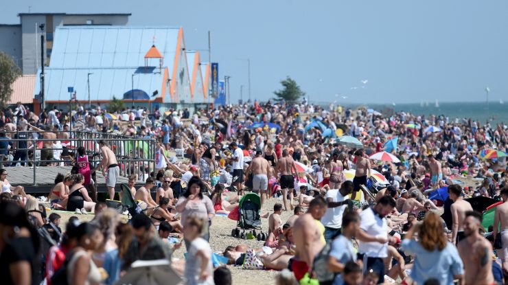 Americanilor nu le pasă de Coronavirus și iau cu asalt plajele și piscinele. Uite cum s-au distrat weekendul trecut