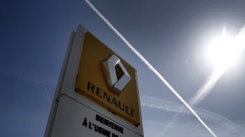 Renault concediază aproape 15.000 de angajați și suspendă dezvoltarea proiectelor din România. Orban spune ca muncitorii români nu vor fi afectați