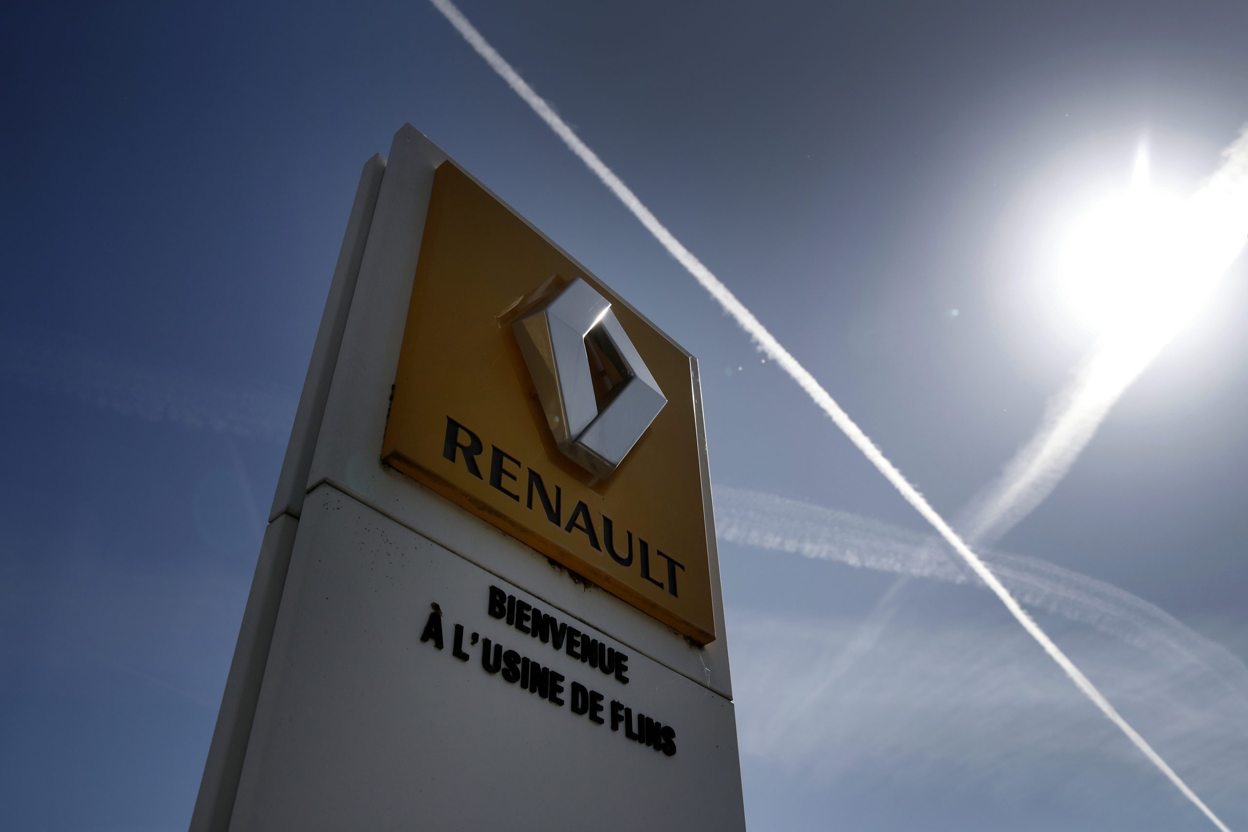 Renault concediază aproape 15.000 de angajați și suspendă dezvoltarea proiectelor din România. Orban spune ca muncitorii români nu vor fi afectați