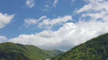 Cum s-a distrat un bucureștean la munte, în starea de izolare. Ce a completat pe declarație și unde a mâncat