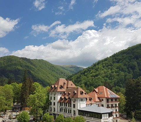 Cum s-a distrat un bucureștean la munte, în starea de izolare. Ce a completat pe declarație și unde a mâncat