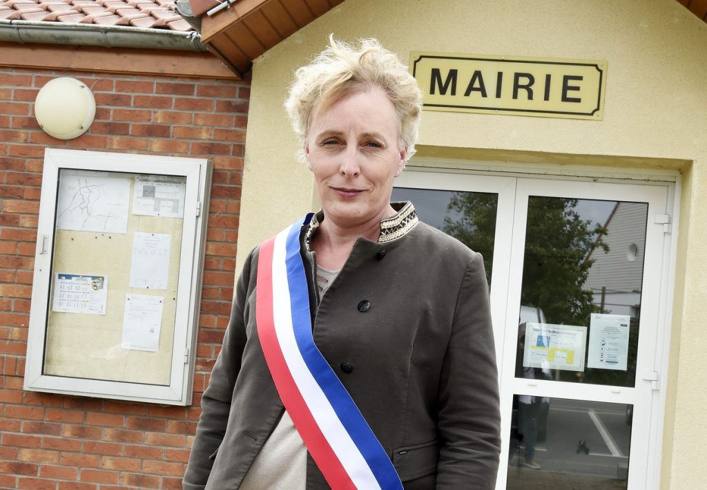 Primul primar transgender din Franţa a câştigat alegerile.