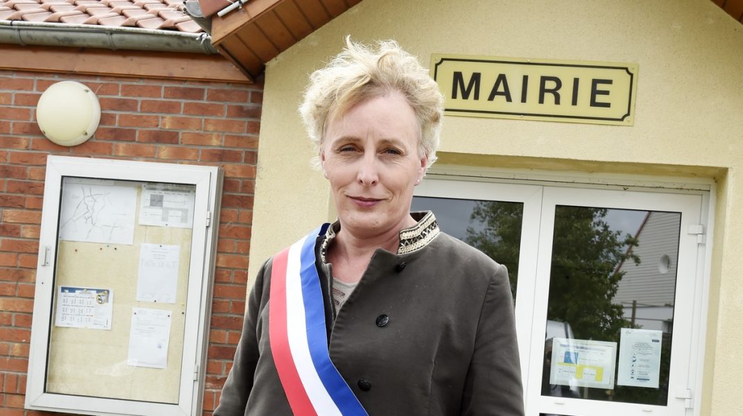Primul primar transgender din Franţa a câştigat alegerile.