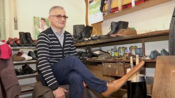 Pantofii care te ajută să respecți distanţarea socială. Măsurile încep de la numărul 70