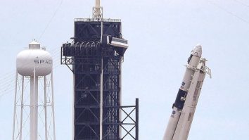 Naveta Crew Dragon decolează la 23:33. Primul zbor spațial cu echipaj uman, după 9 ani