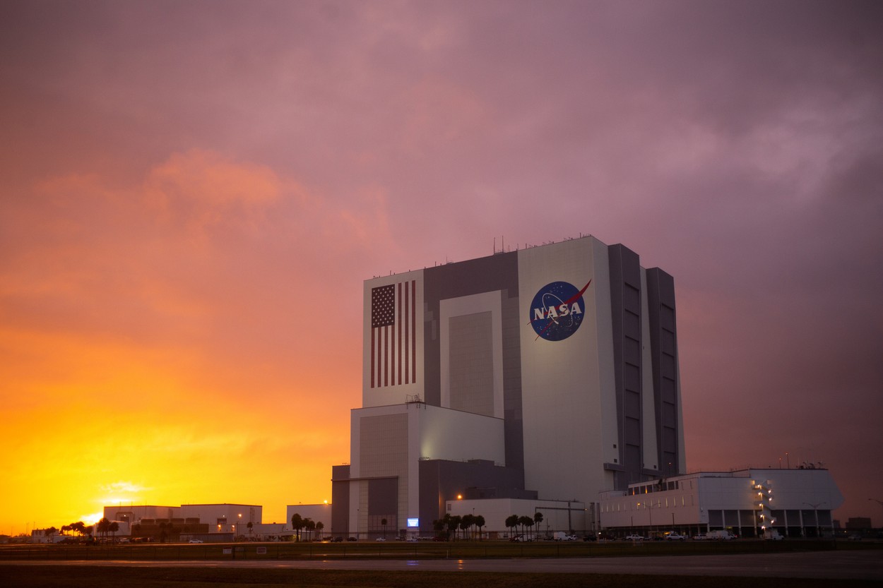 SpaceX va pierde până la 40 de sateliţi pe care tocmai i-a lansat