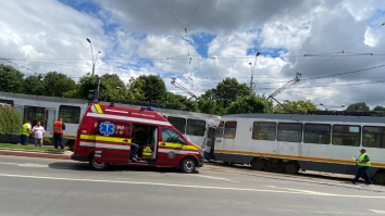 Coliziune frontală între două tramvaie în București. Cel puțin șapte persoane sunt rănite. FOTO