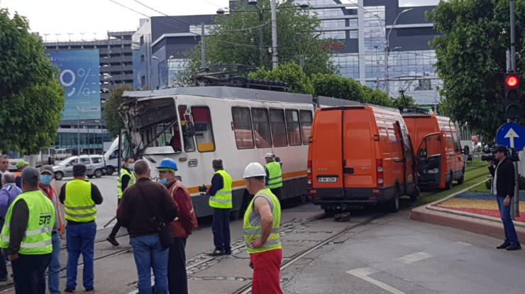 VIDEO Momentul când cele două tramvaie s-au ciocnit în București a fost suprins de unul dintre vatmani
