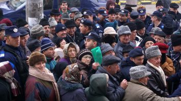 Scandal la Casa de Pensii din București. Peste 100 de oameni așteaptă să intre. Ce spune directorul Casei Judeţene de Pensii