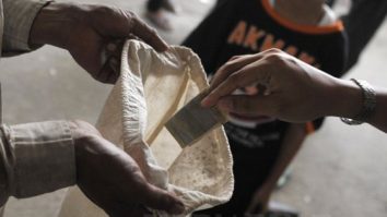 Cum percep cerşetorii criza COVID-19 şi ce va fi după