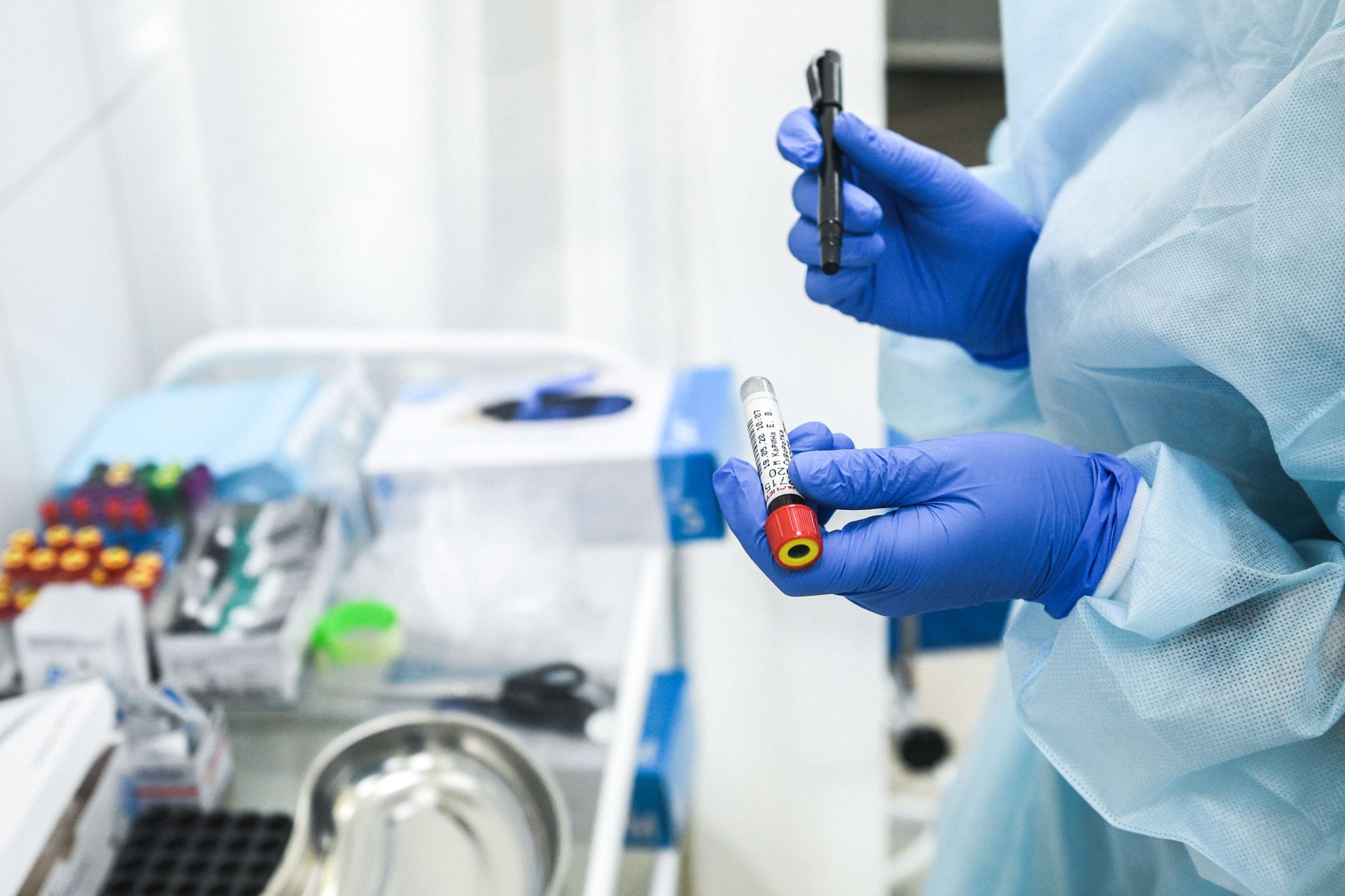 Studiu în Singapore: pacienții testați pozitiv cu COVID-19 nu mai transmit virusul după 11 zile. Cum este posibil