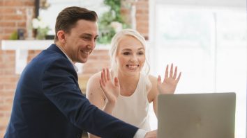 Ești nerăbdător să faci nuntă? Poți urma exemplul  tinerilor care s-au căsătorit pe Zoom