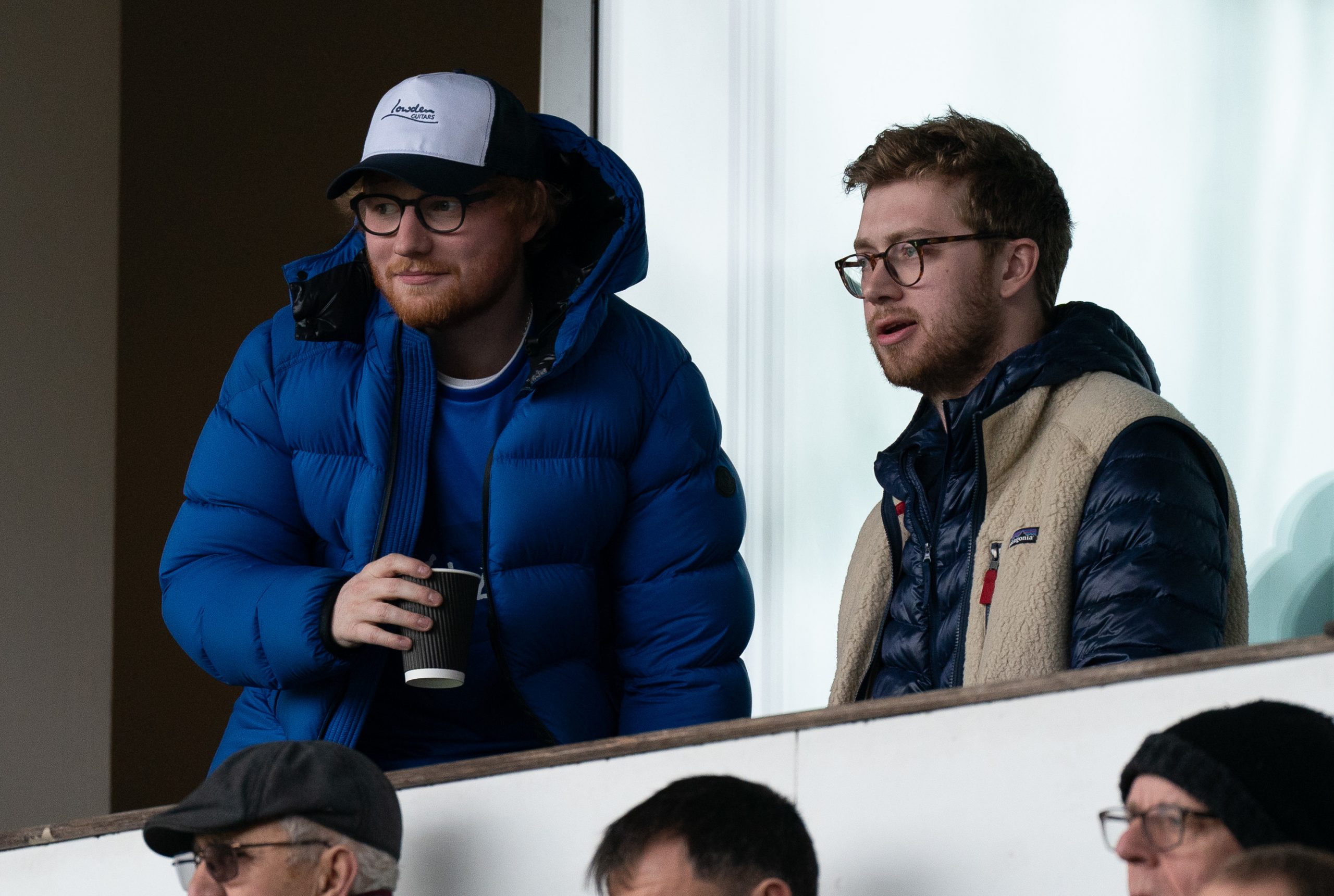 Deși a dormit 2 ani la metroul din Londra, Ed Sheeran a reușit să cumpere case în valoare de 60 de milioane de euro