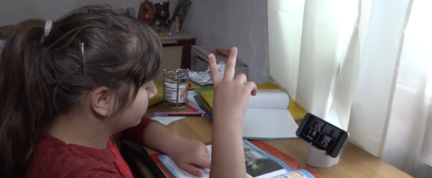 Educația elevilor din Șag, în standby. Nu vor primi încă tablete pentru școala online
