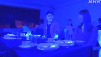Experiment UV: Cât de ușor te poți infecta cu Covid-19 într-un restaurant