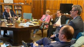 Ce amendă riscă Ludovic Orban, după ce a consumat alcool și a fumat în biroul său