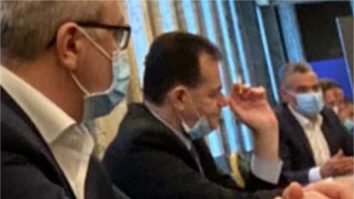 Ziua Mondială fără Tutun, marcată de apariția unei noi poze cu Orban fumând la Palatul Victoria. Reacțiile internauților