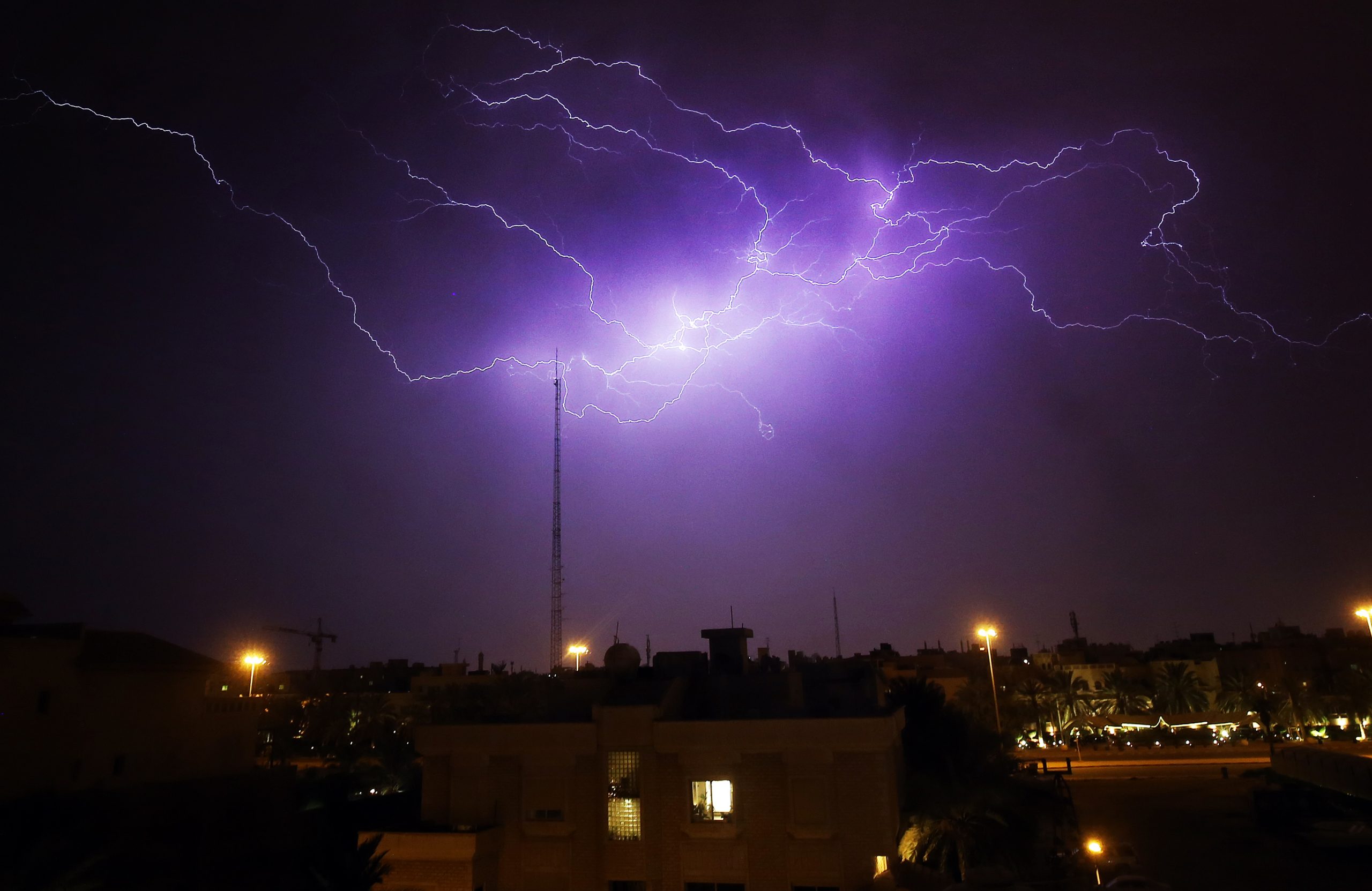 Cod galben nowcasting de ploi torenţiale în Bucureşti, Ilfov, Ialomiţa şi Călăraşi