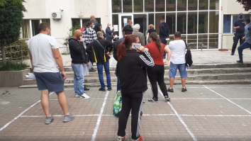 Șoferii rămași fără permis trebuie să treacă de „probe suplimentare”. Proba de „mască”, temperatură” şi „răbdare”, la ghişeul Serviciului Rutier