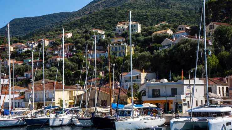 Grecia redeschide de azi hotelurile, piscinele și cinematografele în aer liber