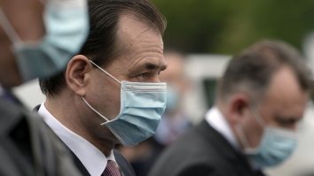 Masca de protecție are nevoie de cooperare între Guvern, administraţiile locale şi DSP