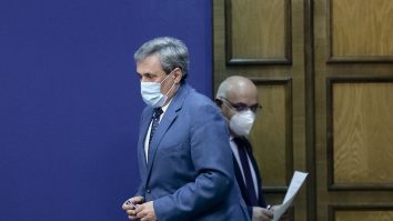 Vela căuta motive să-l demită pe Arafat, iar acum plângeţi pe umerii lui