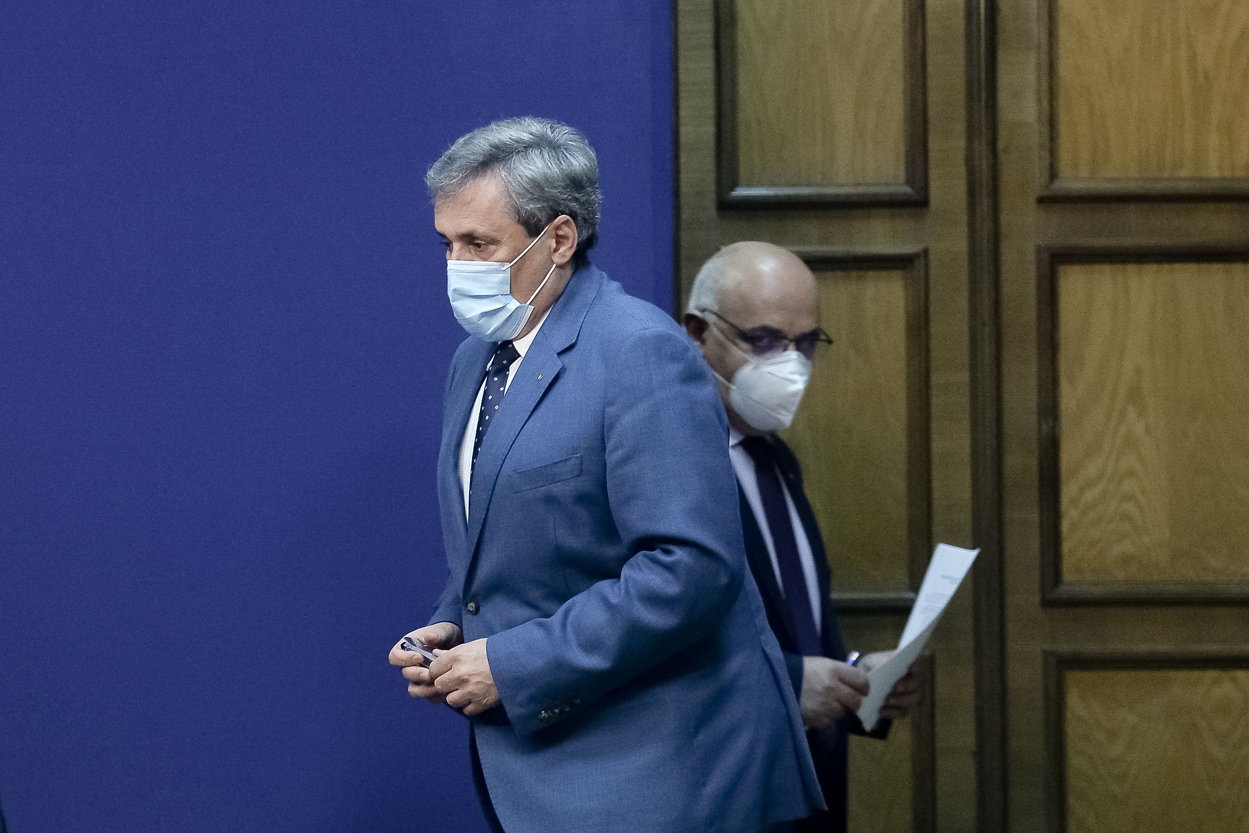 Vela căuta motive să-l demită pe Arafat, iar acum plângeţi pe umerii lui