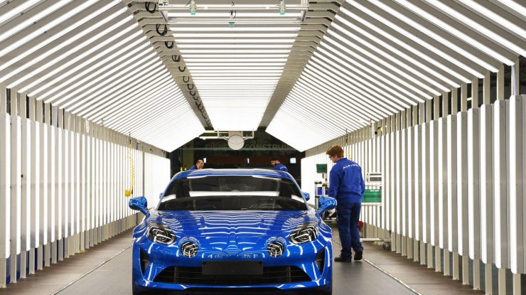 Industria auto suferă în anul 2020. Ce sector auto înregistrează scăderi mari în vânzări