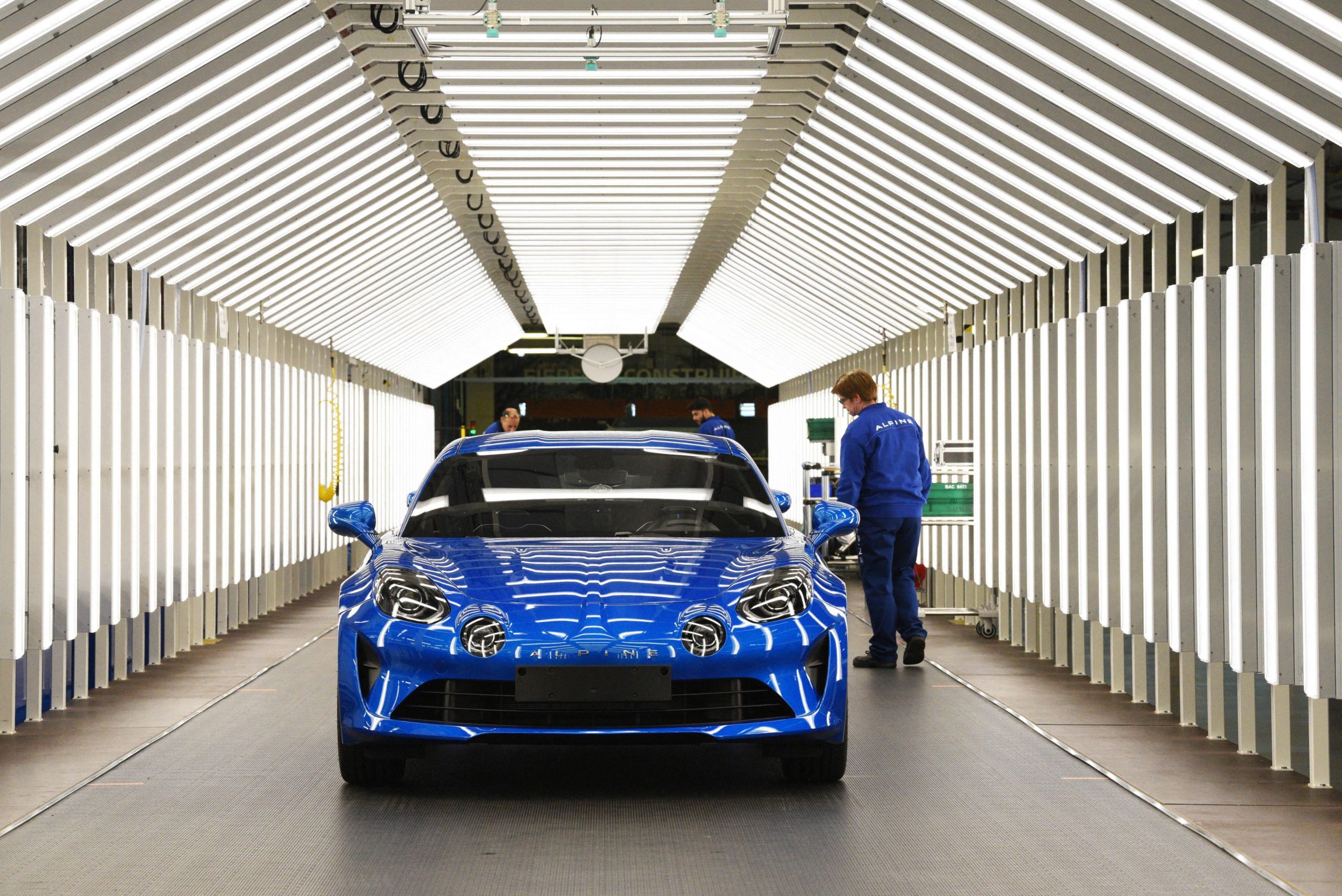 Industria auto suferă în anul 2020. Ce sector auto înregistrează scăderi mari în vânzări