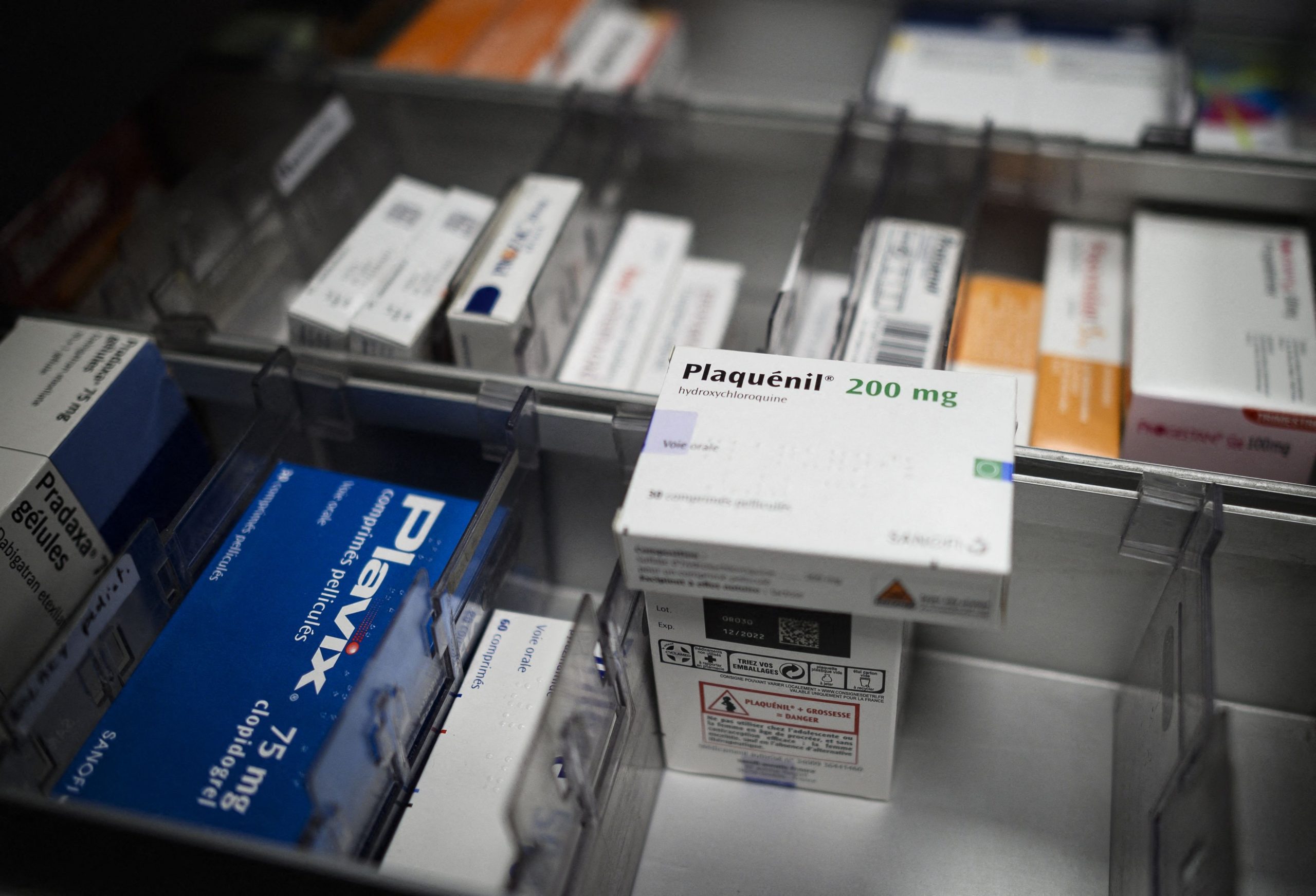 Franța interzice hidroxiclorochina, medicamentul antiviral folosit de Trump