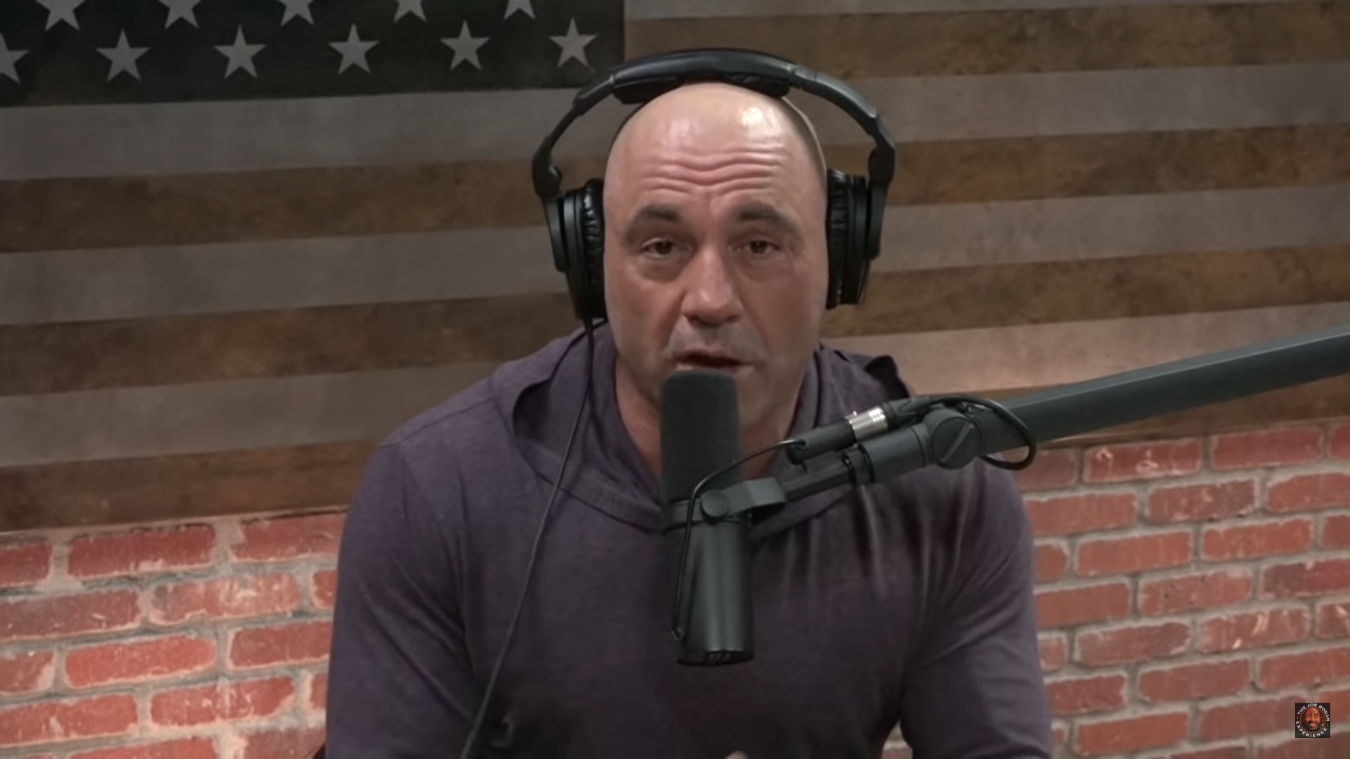 Joe Rogan își mută podcastul de pe YouTube, în urma unei tranzacții de 100 milioane de dolari. Pe ce platforma va merge